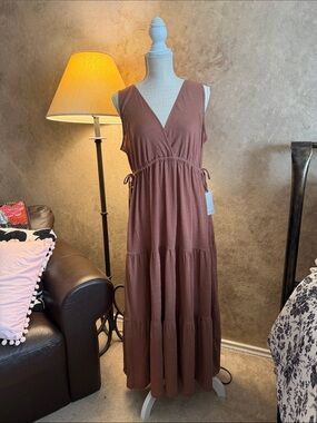 Max Studio Copper Rose Tiered V-Neck Sleeveless Maxi Dress